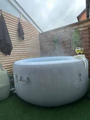 2 bedroom flat in cardiff wales